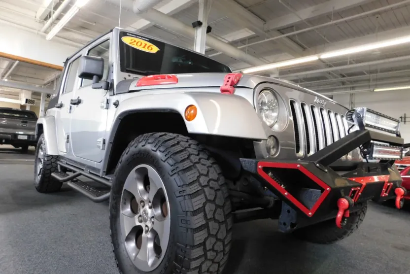 2016 Jeep Wrangler Unlimited Sahara photo 1