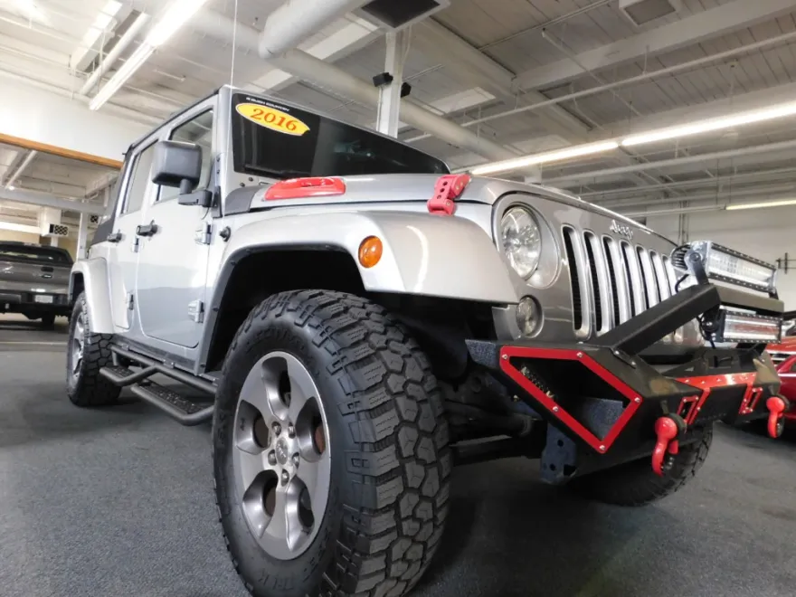 2016 Jeep Wrangler Unlimited Sahara photo 1