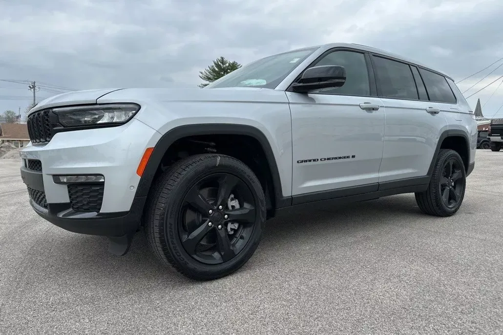 2025 Jeep Grand Cherokee Limited photo 1