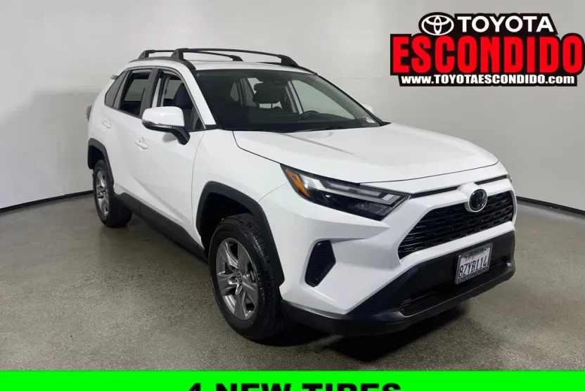 2022 Toyota RAV4 XLE photo 1