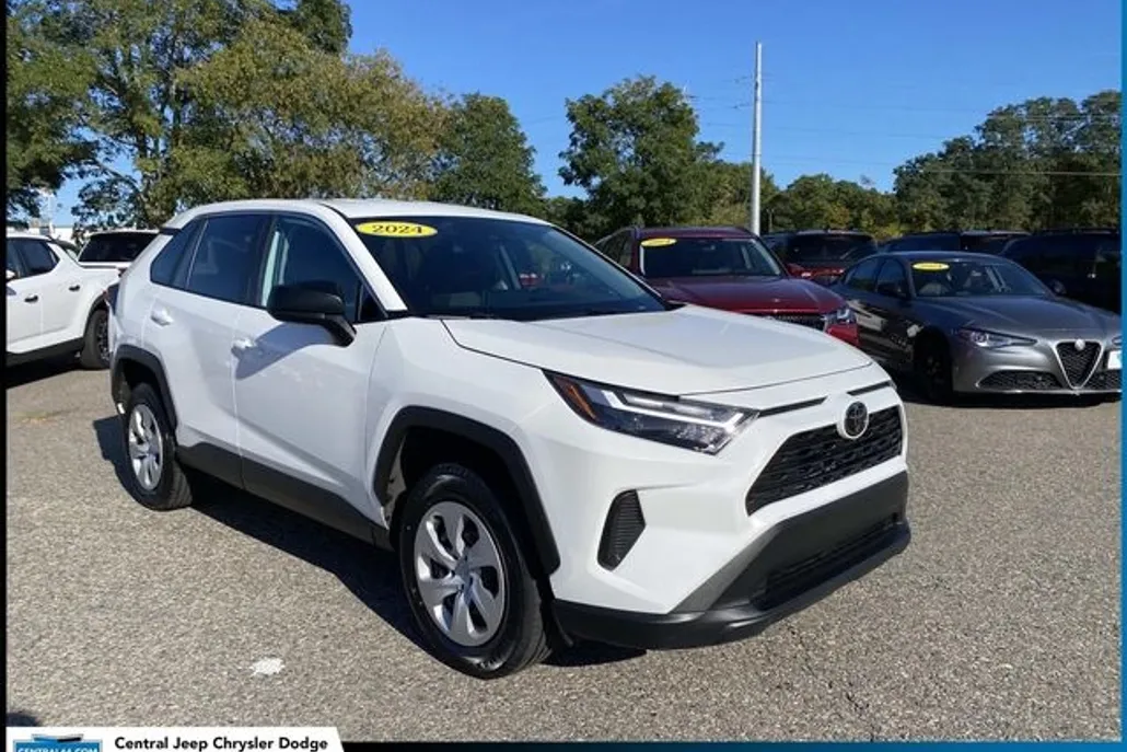 2024 Toyota RAV4 LE photo 1