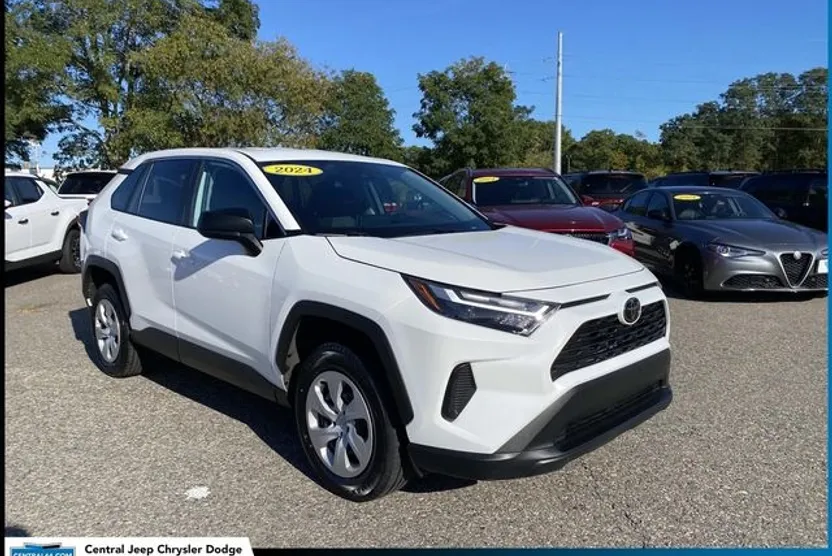 2024 Toyota RAV4 LE photo 1