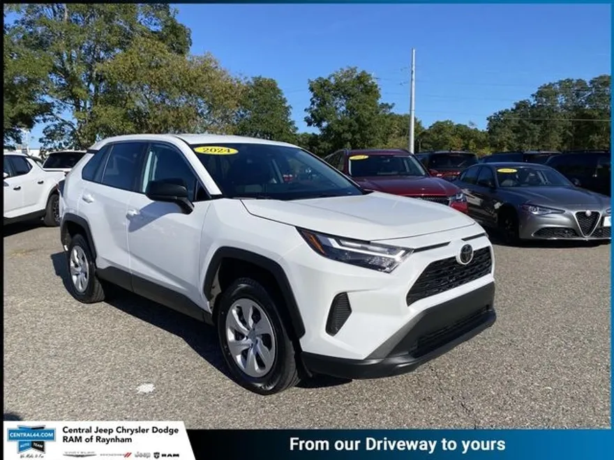 2024 Toyota RAV4 LE photo 1