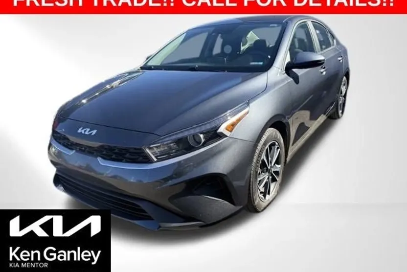 2023 Kia Forte LXS photo 1