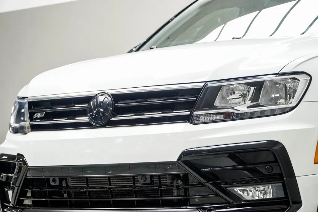 2020 Volkswagen Tiguan SE R-Line Black photo 1