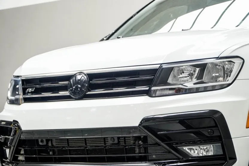 2020 Volkswagen Tiguan SE R-Line Black photo 1