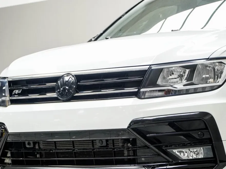 2020 Volkswagen Tiguan SE R-Line Black photo 1