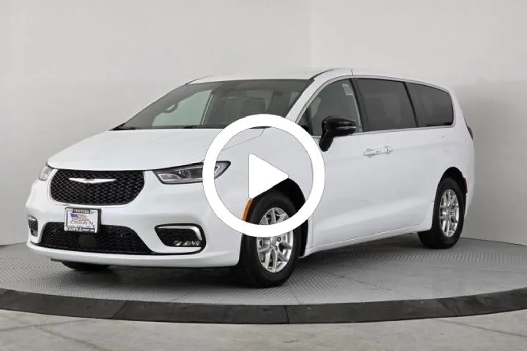 2026 Chrysler Pacifica photo 1