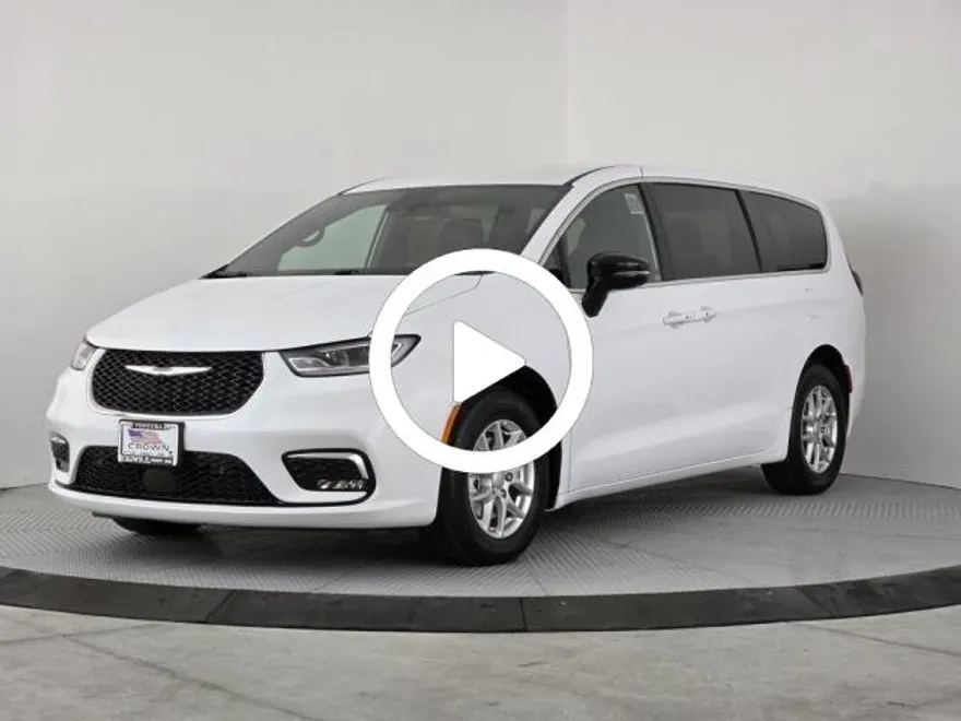 2026 Chrysler Pacifica photo 1