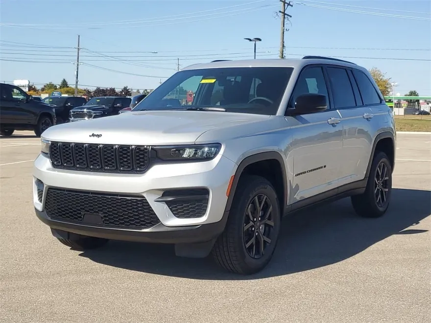 2025 Jeep Grand Cherokee Laredo Altitude photo 1