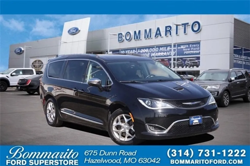 2019 Chrysler Pacifica Limited photo 1