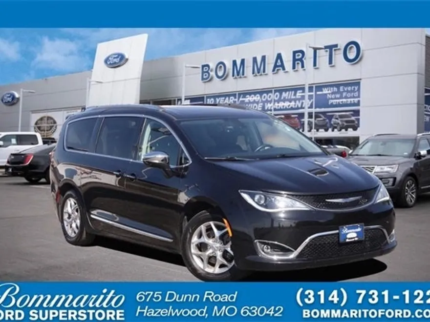 2019 Chrysler Pacifica Limited photo 1
