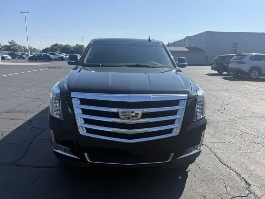 2019 Cadillac Escalade ESV Luxury photo 1