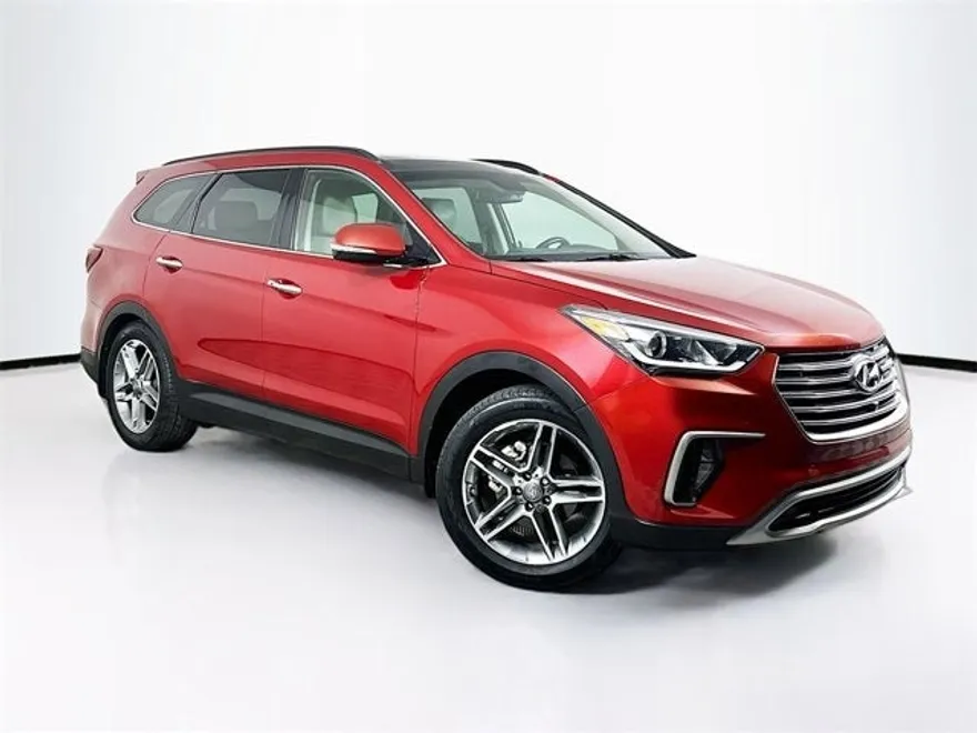 2017 Hyundai Santa Fe SE Ultimate photo 1