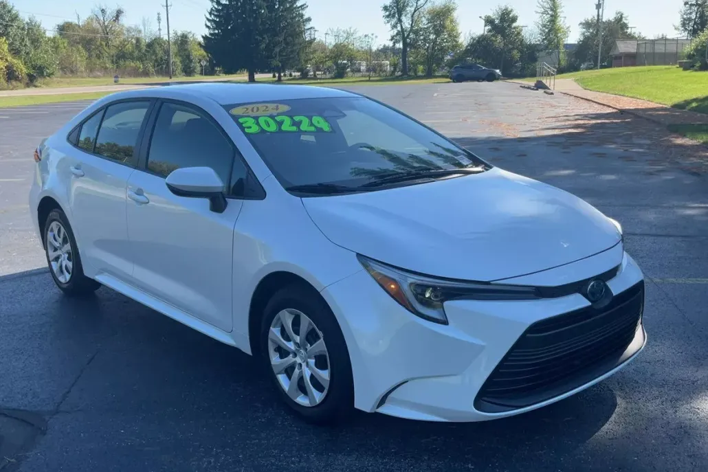 2024 Toyota Corolla Hybrid LE photo 1