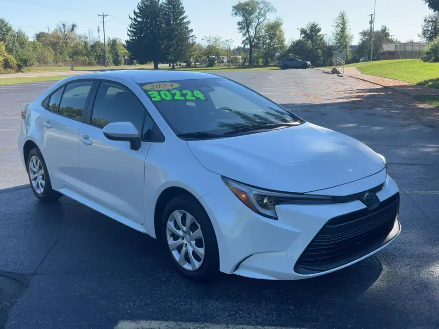 2024 Toyota Corolla Hybrid LE photo 1