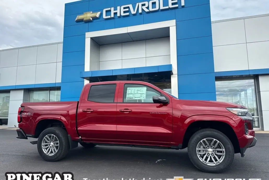 2026 Chevrolet Colorado LT photo 1