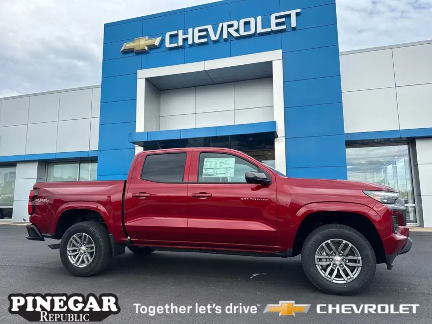 2026 Chevrolet Colorado LT photo 1