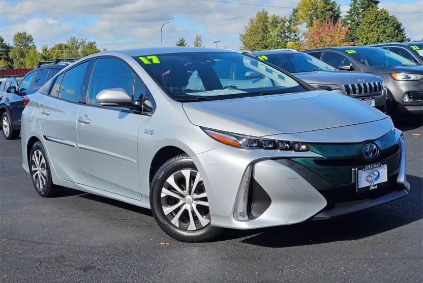 2017 Toyota Prius Prime Premium photo 1