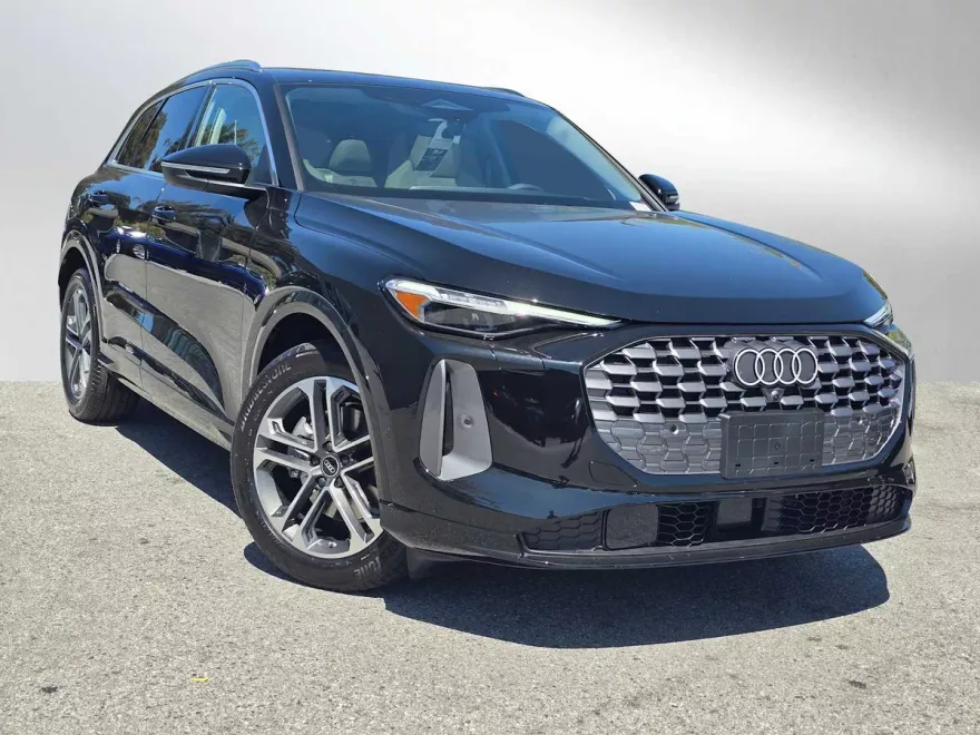 2025 Audi Q5 2.0T Prestige photo 1
