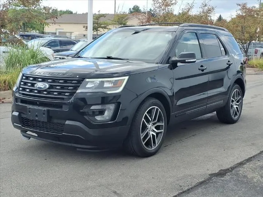 2017 Ford Explorer Sport photo 1