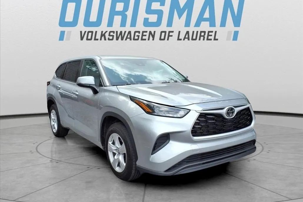 2023 Toyota Highlander L photo 1