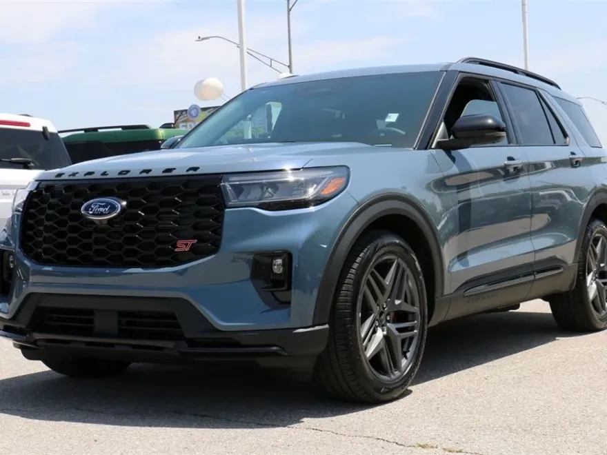 2025 Ford Explorer ST photo 1