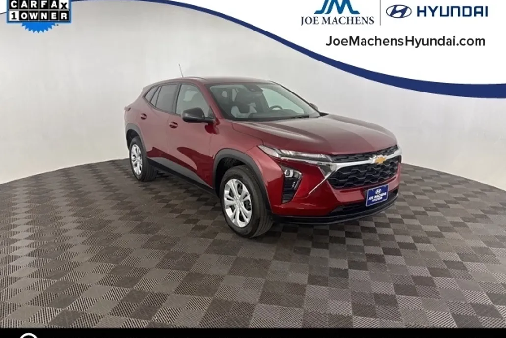 2024 Chevrolet Trax LS photo 1