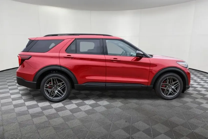 2025 Ford Explorer ST photo 1