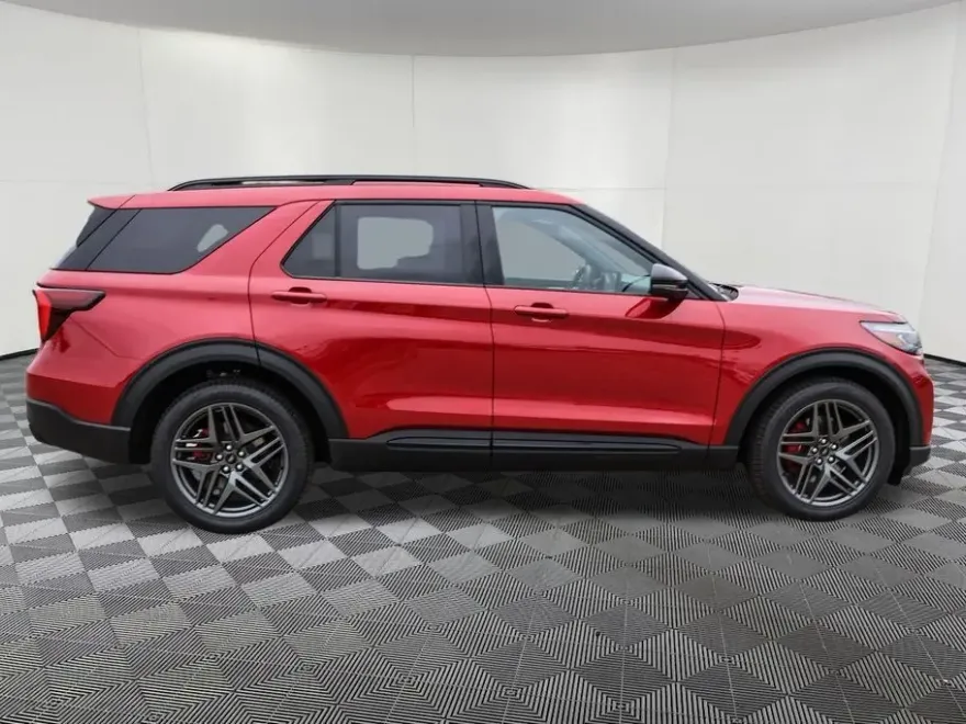 2025 Ford Explorer ST photo 1