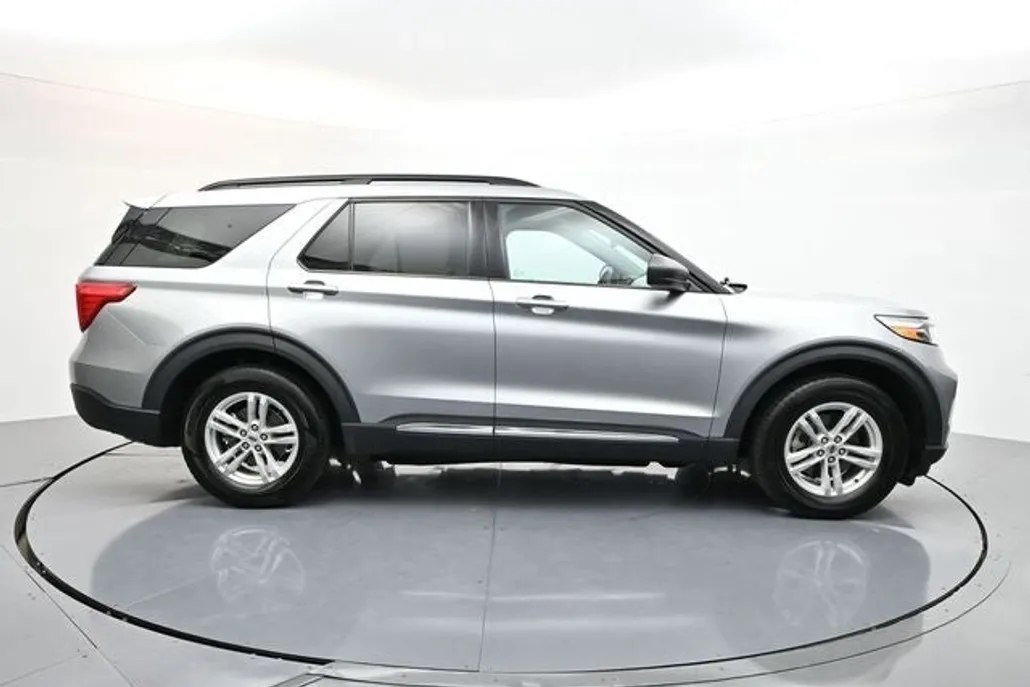 2024 Ford Explorer XLT photo 1
