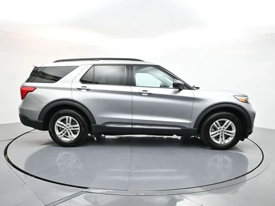 2024 Ford Explorer XLT photo 1