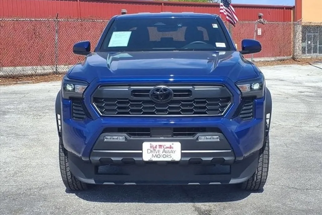 2024 Toyota Tacoma 4x4 TRD photo 1