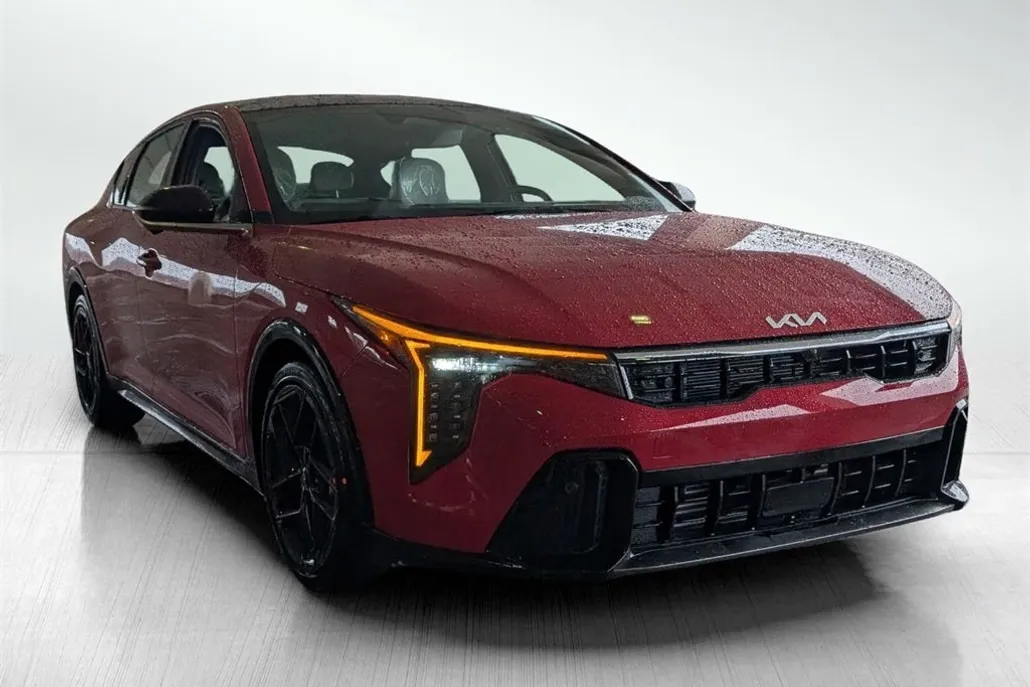 2025 Kia K4 GT-Line Turbo photo 1