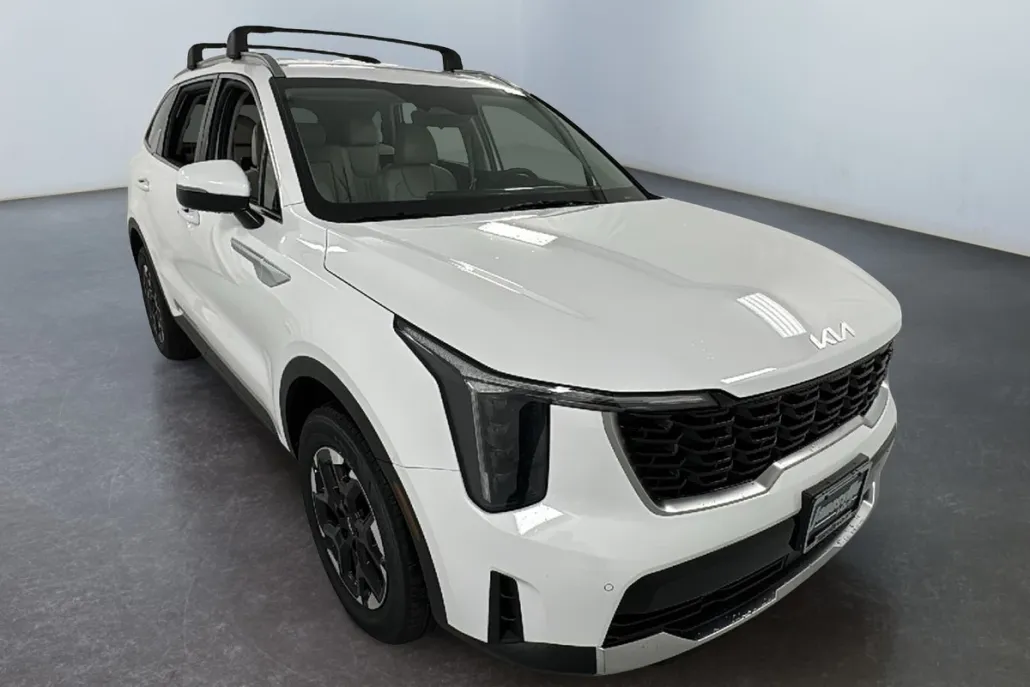 2025 Kia Sorento S photo 1