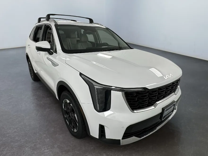 2025 Kia Sorento S photo 1