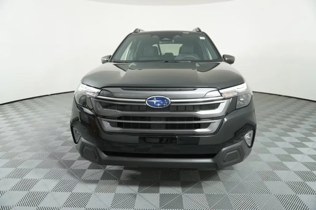 2025 Subaru Forester Premium Base photo 1