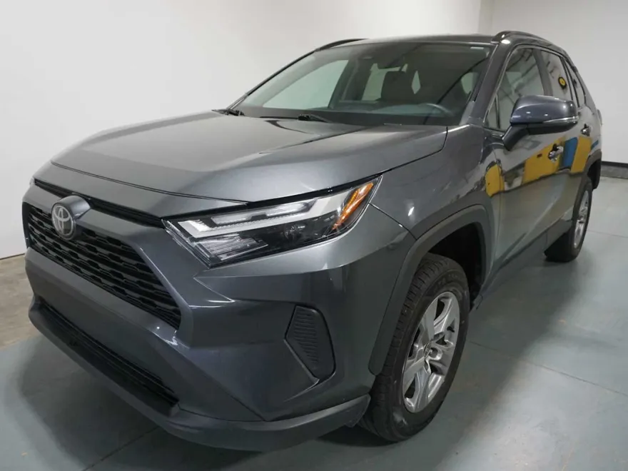 2023 Toyota RAV4 XLE photo 1