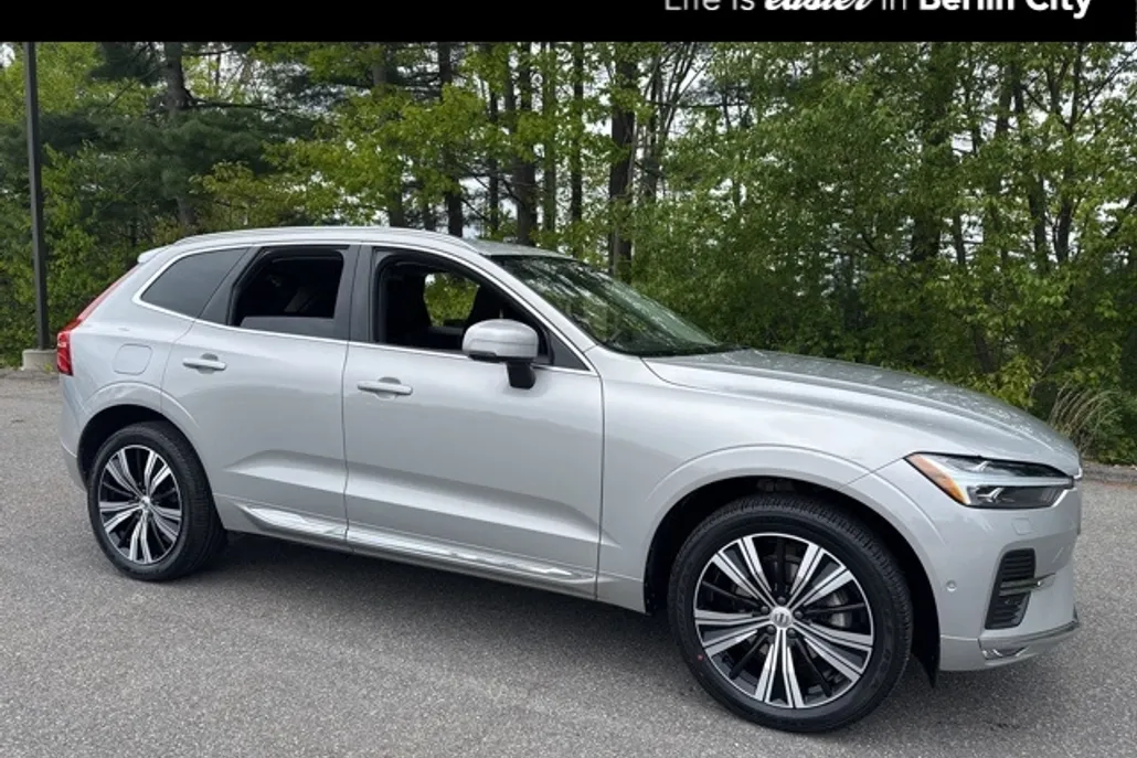 2022 Volvo XC60 B5 Inscription photo 1