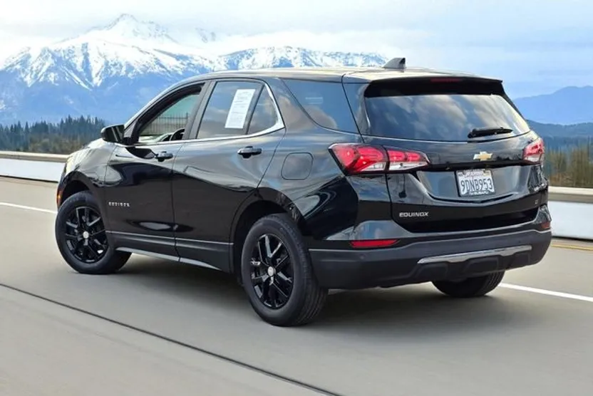 2022 Chevrolet Equinox LT photo 1