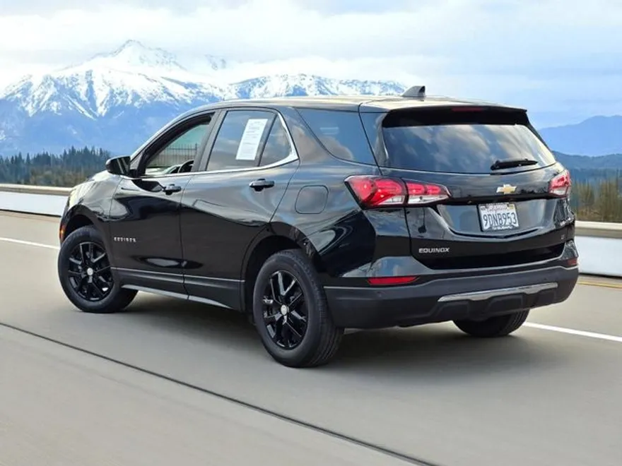 2022 Chevrolet Equinox LT photo 1