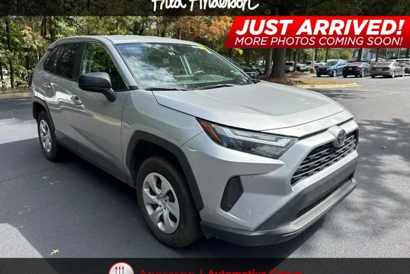 2024 Toyota RAV4 LE photo 1