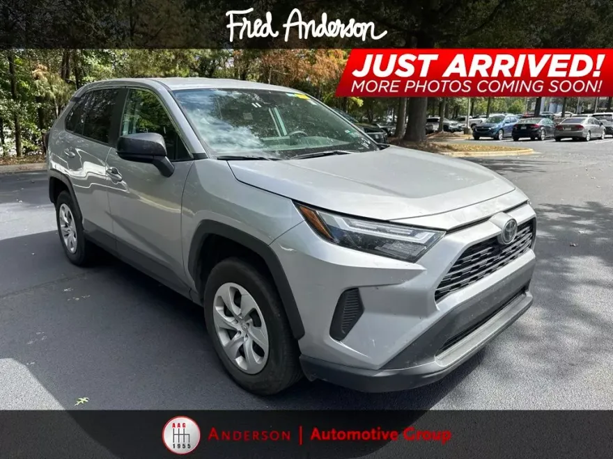 2024 Toyota RAV4 LE photo 1