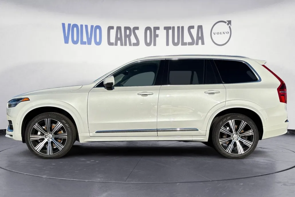 2025 Volvo XC90 Plus photo 1