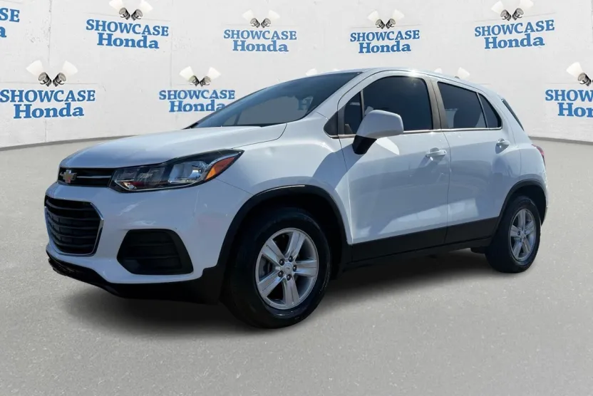 2020 Chevrolet Trax LS photo 1