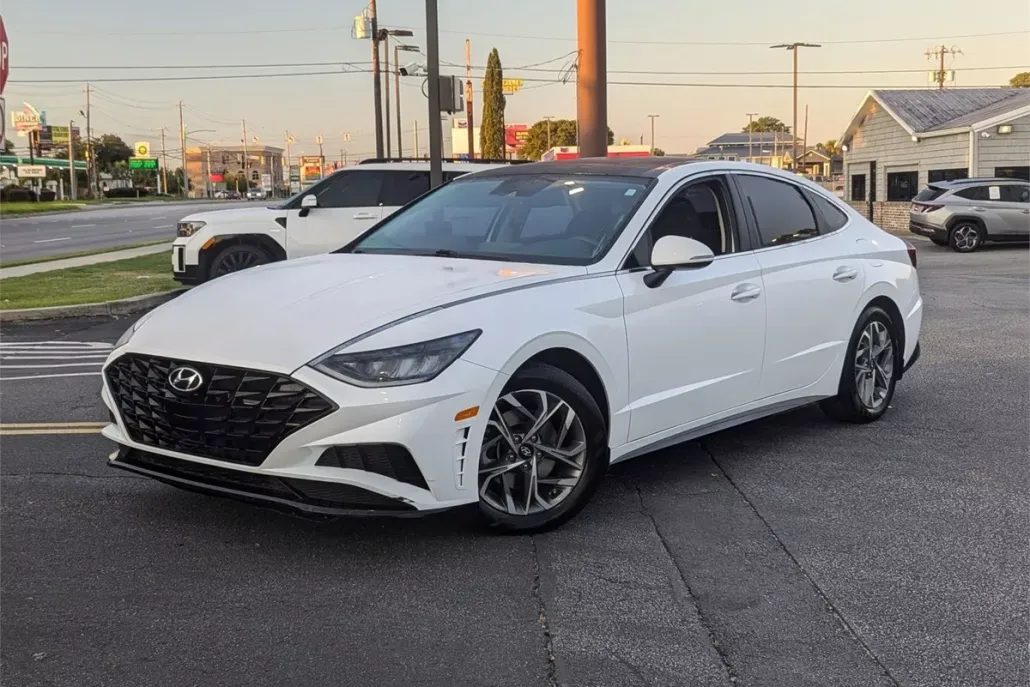 2022 Hyundai Sonata SEL photo 1