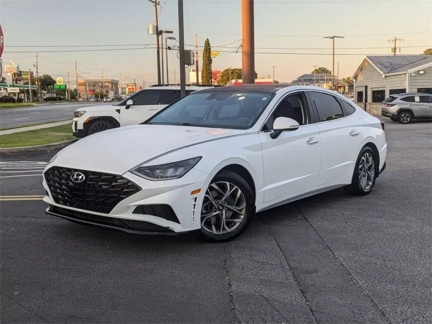 2022 Hyundai Sonata SEL photo 1