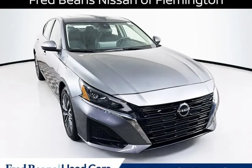2023 Nissan Altima 2.5 SV photo 1