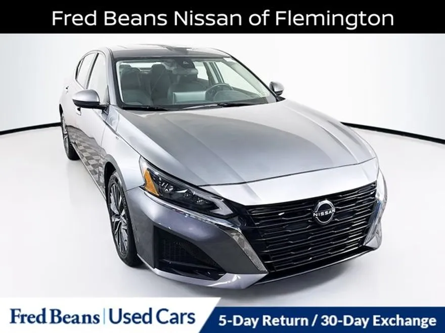 2023 Nissan Altima 2.5 SV photo 1