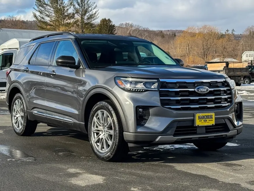 2025 Ford Explorer photo 1